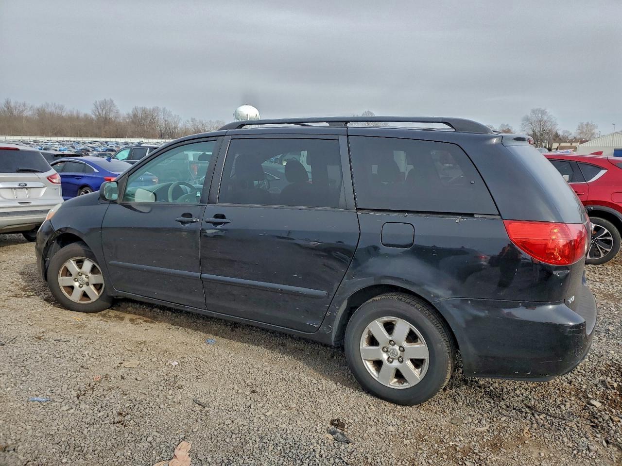 2010 TOYOTA SIENNA
