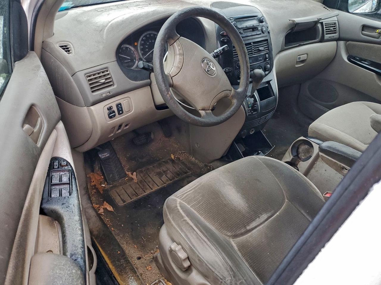 2004 TOYOTA SIENNA