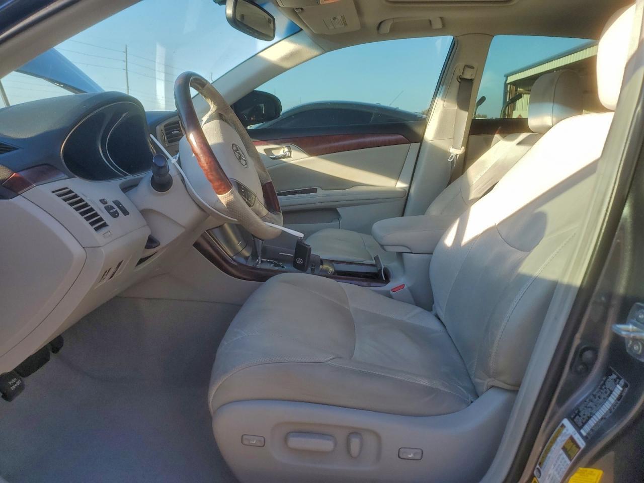 2011 TOYOTA Avalon