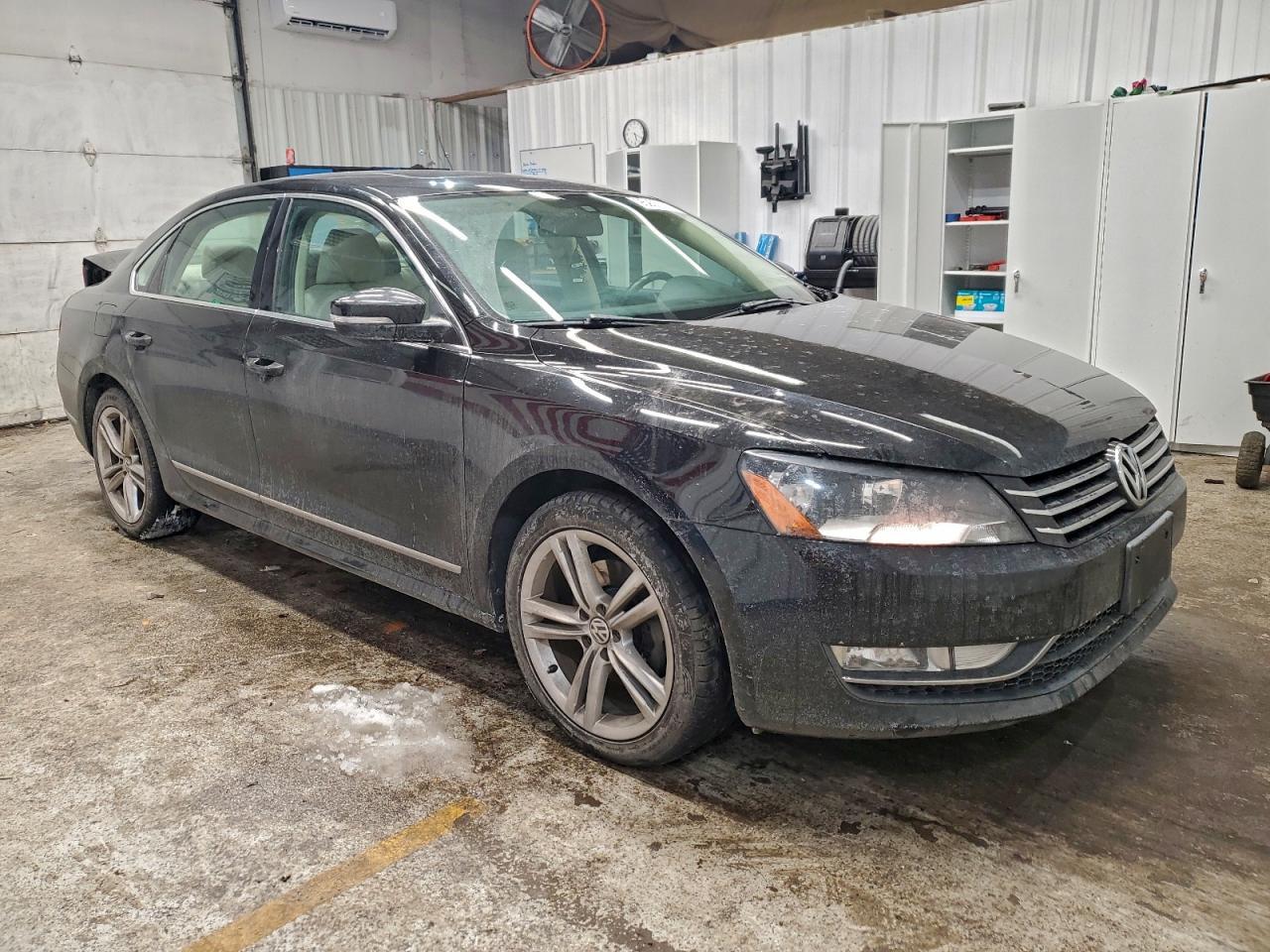2015 VOLKSWAGEN Passat