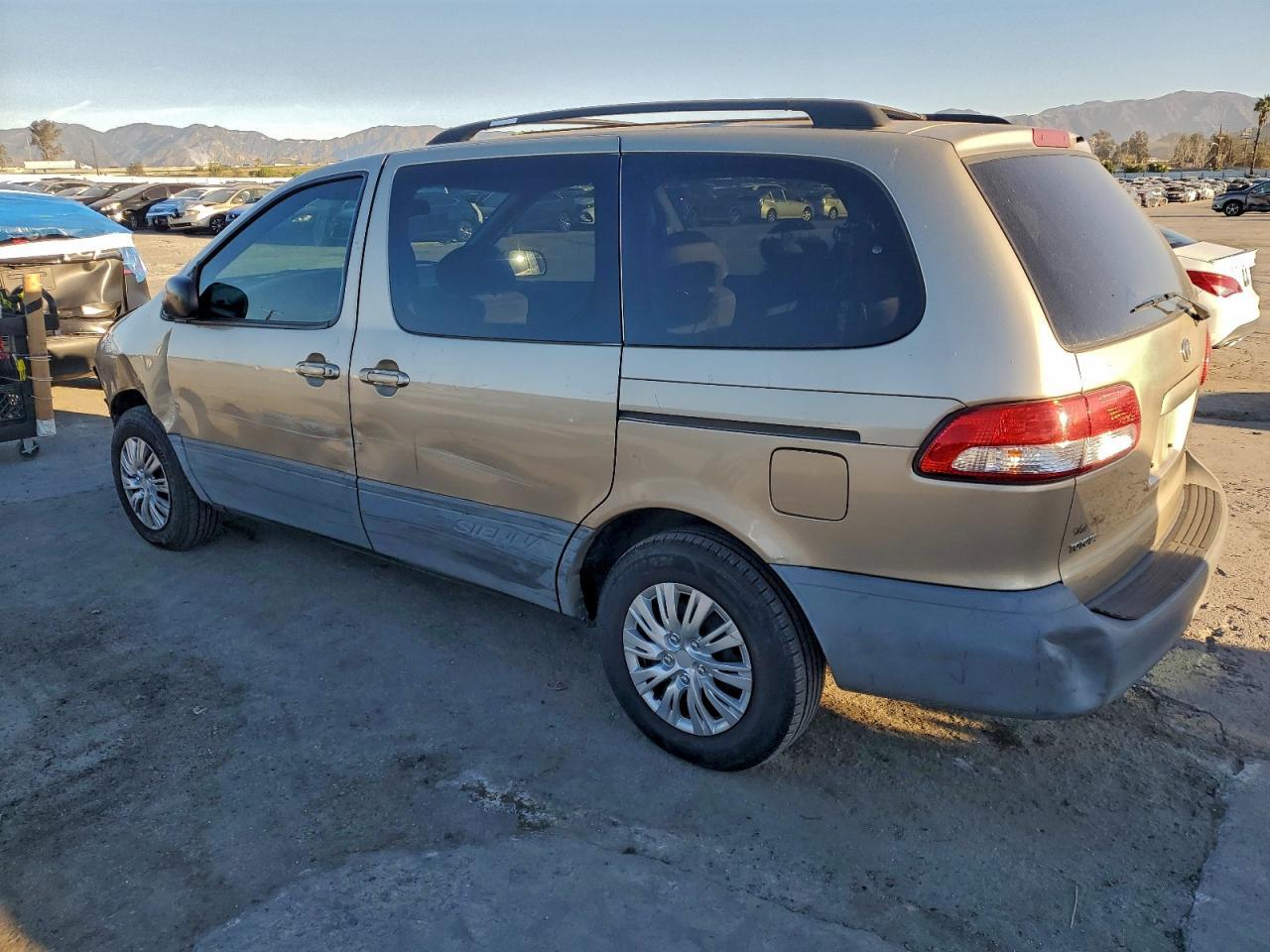 2002 TOYOTA SIENNA