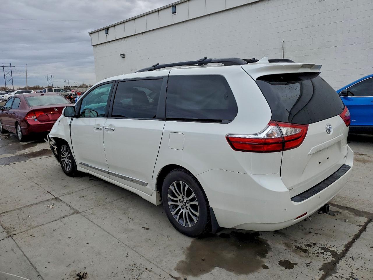 2018 TOYOTA SIENNA