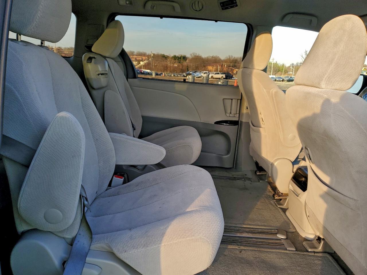 2013 TOYOTA SIENNA
