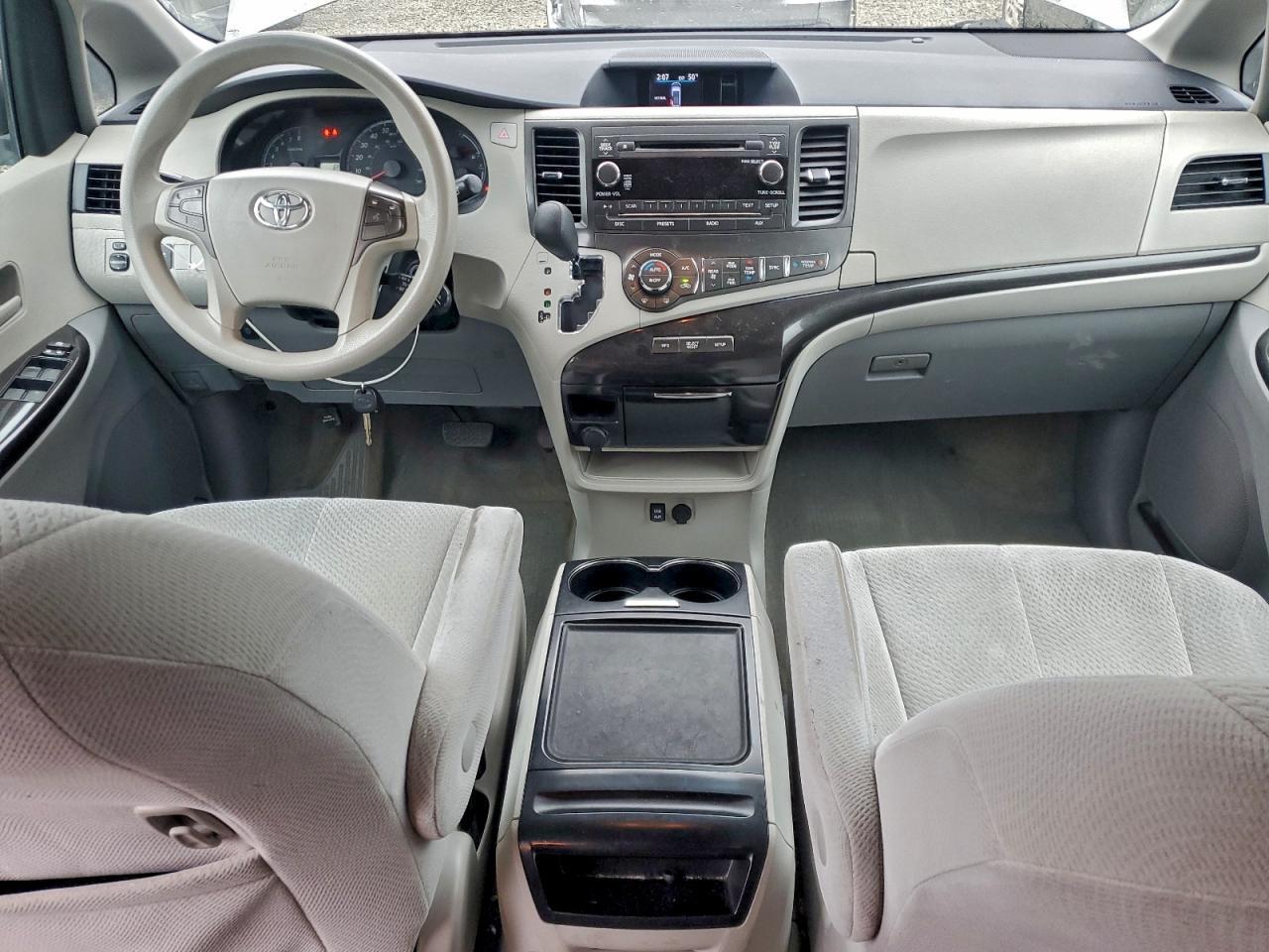 2013 TOYOTA SIENNA