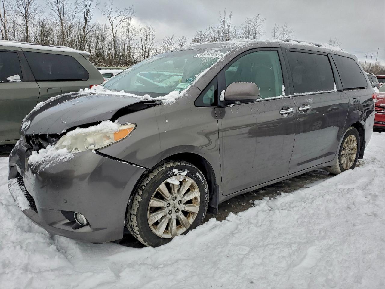 2012 TOYOTA SIENNA