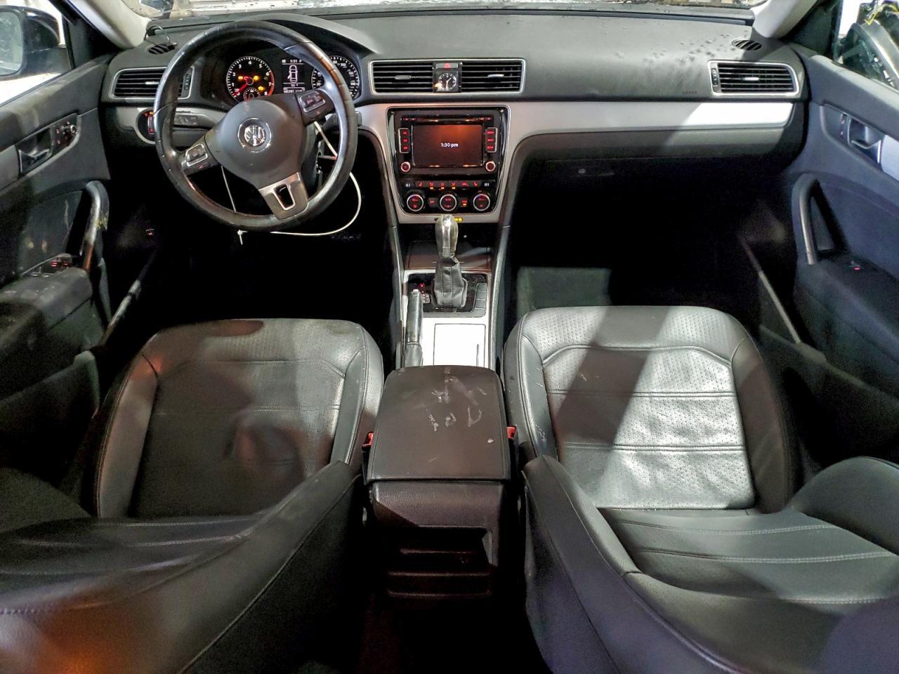 2012 VOLKSWAGEN Passat