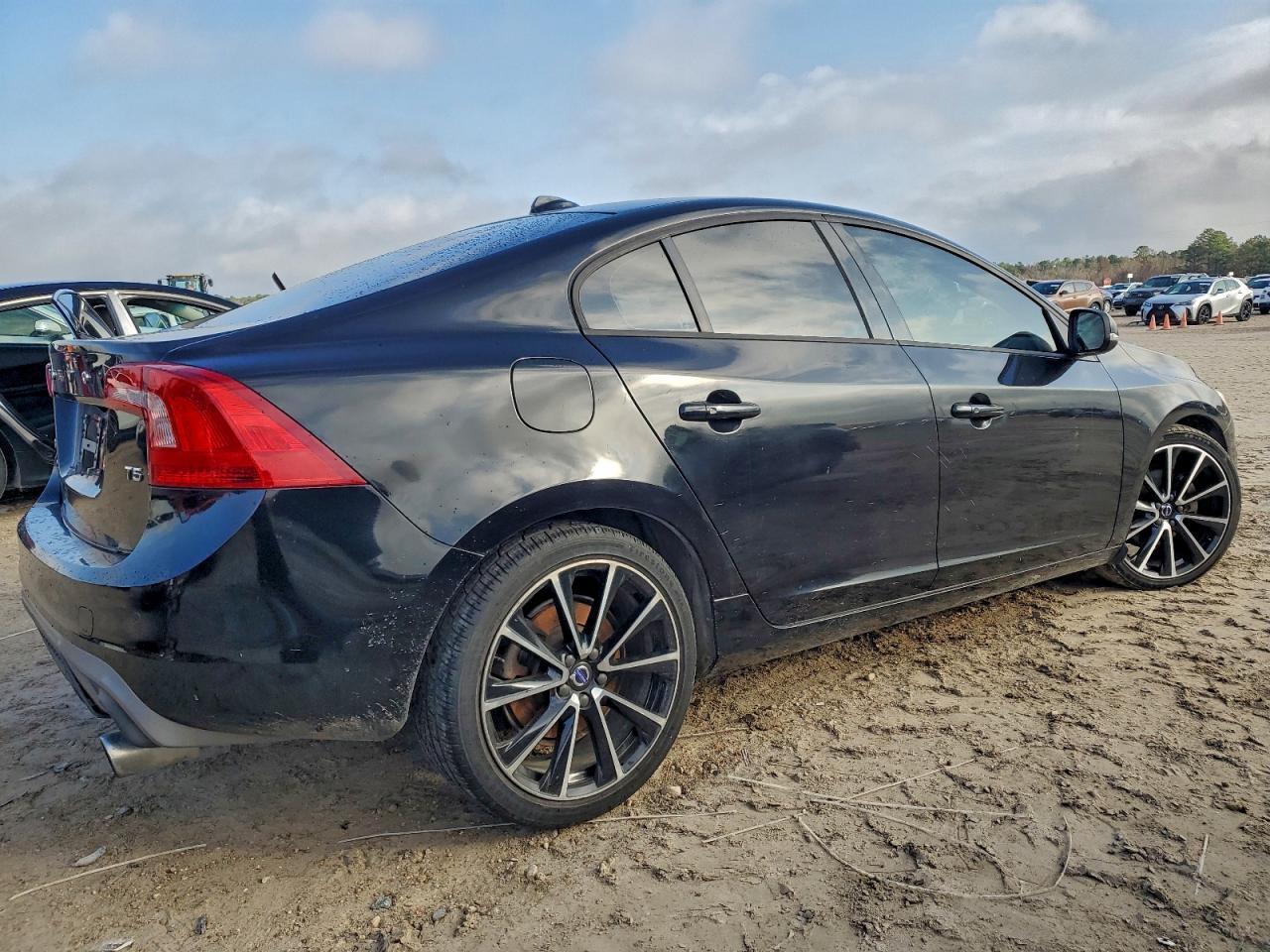 2017 VOLVO S60