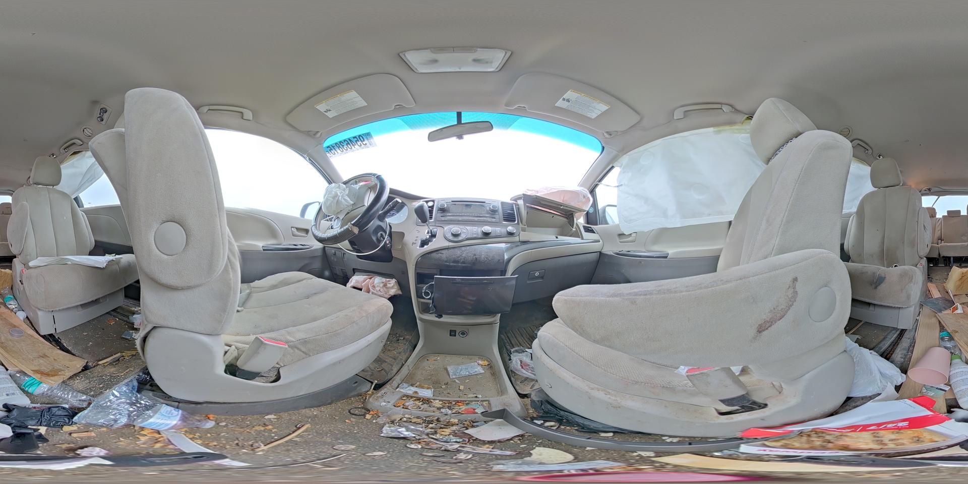 2011 TOYOTA SIENNA