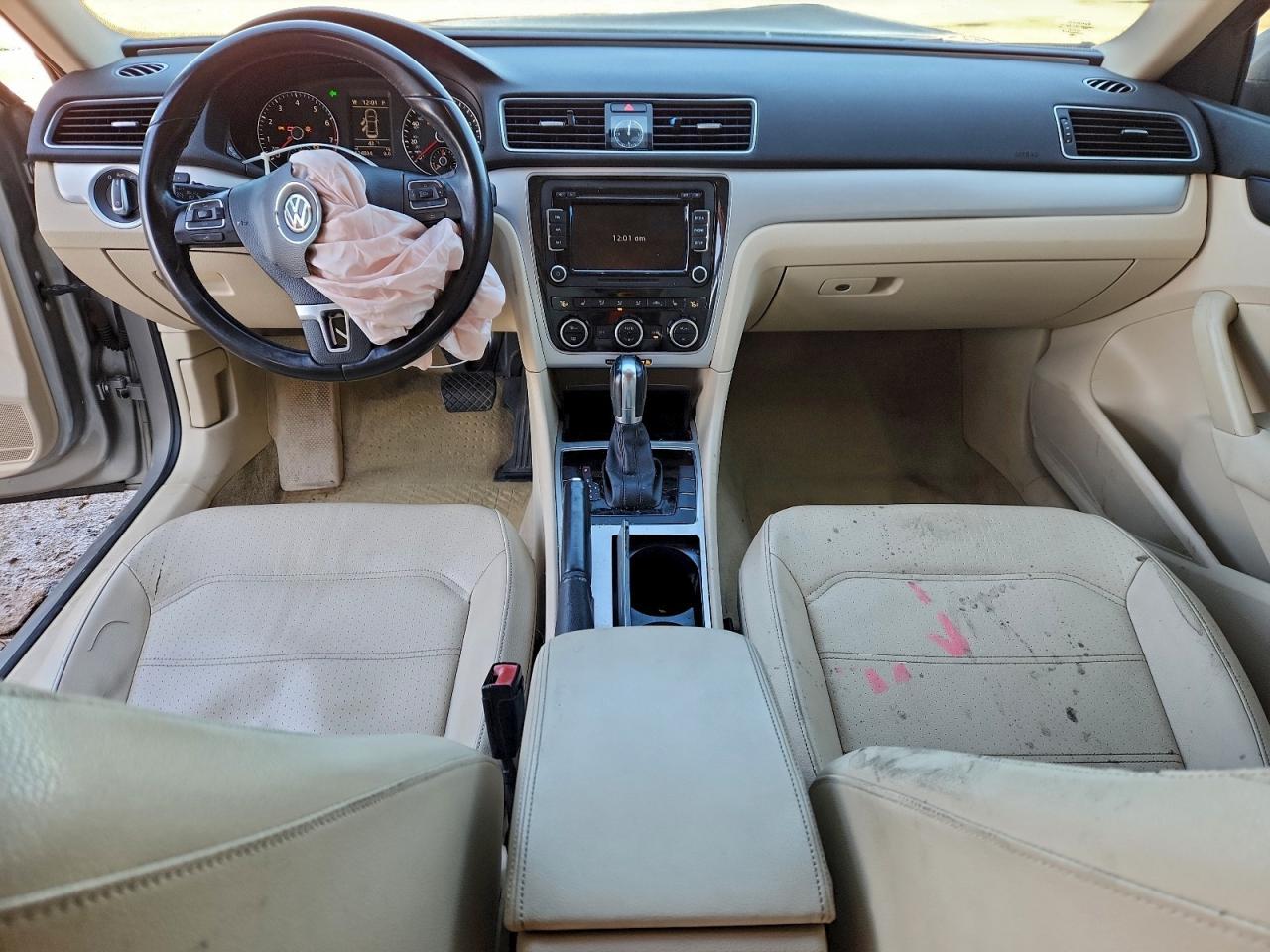 2012 VOLKSWAGEN Passat