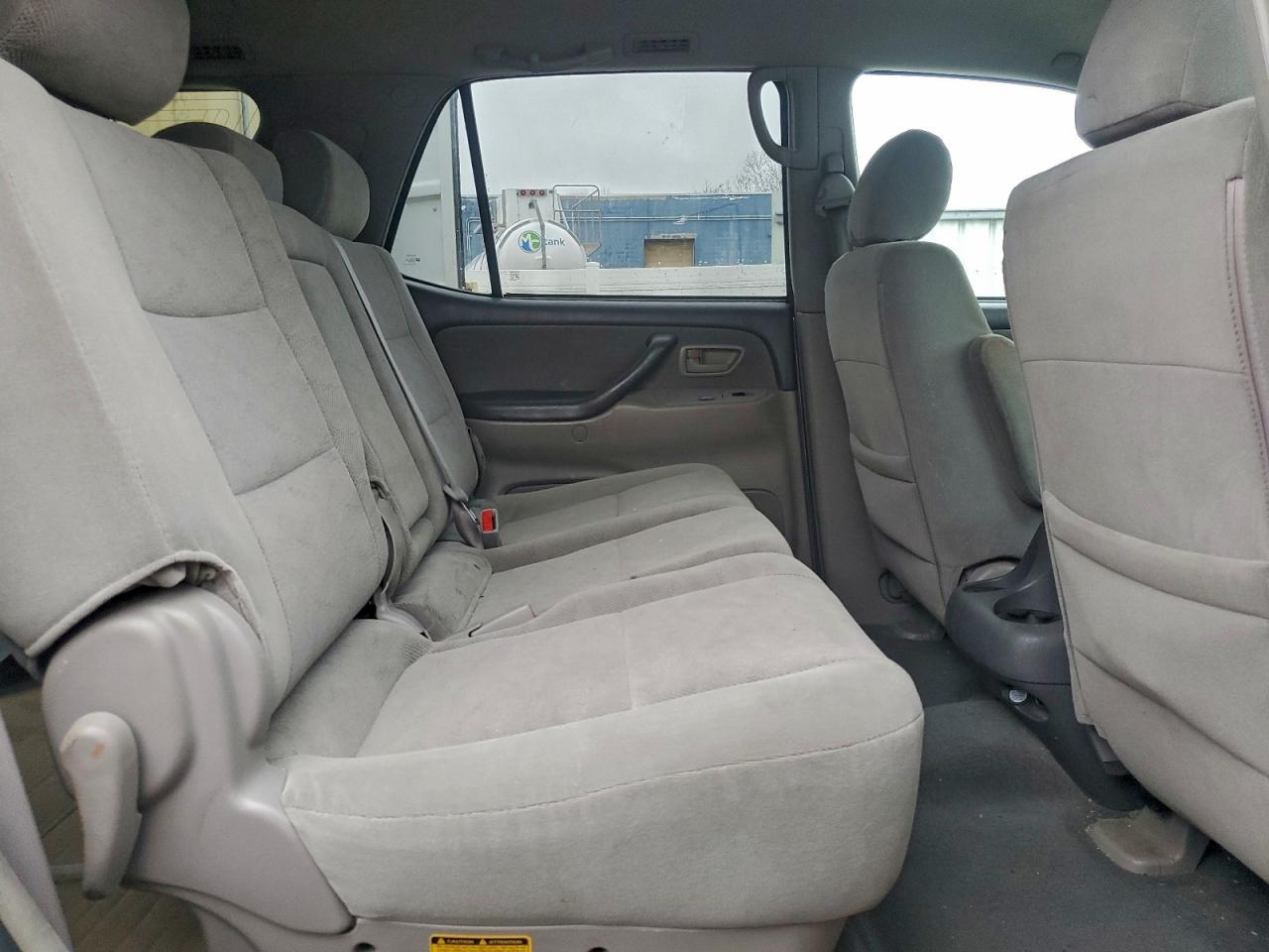 2005 TOYOTA Sequoia