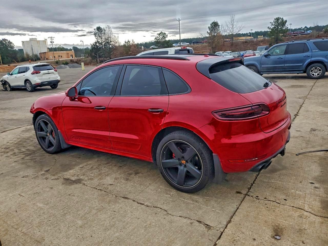 2017 PORSCHE Macan
