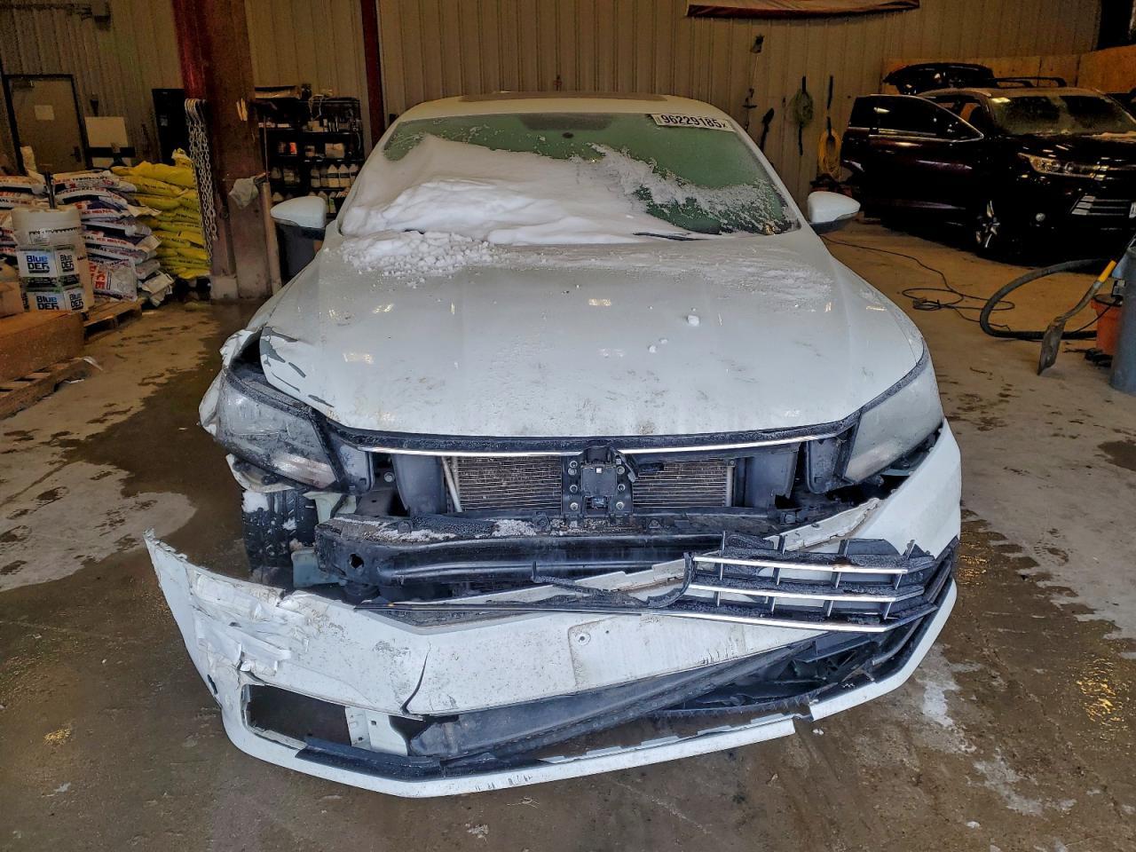2016 VOLKSWAGEN Passat