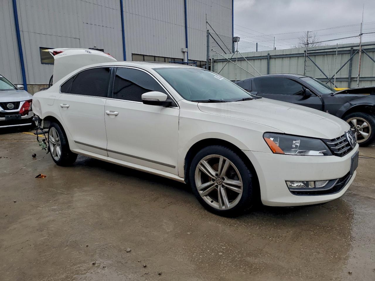 2014 VOLKSWAGEN Passat