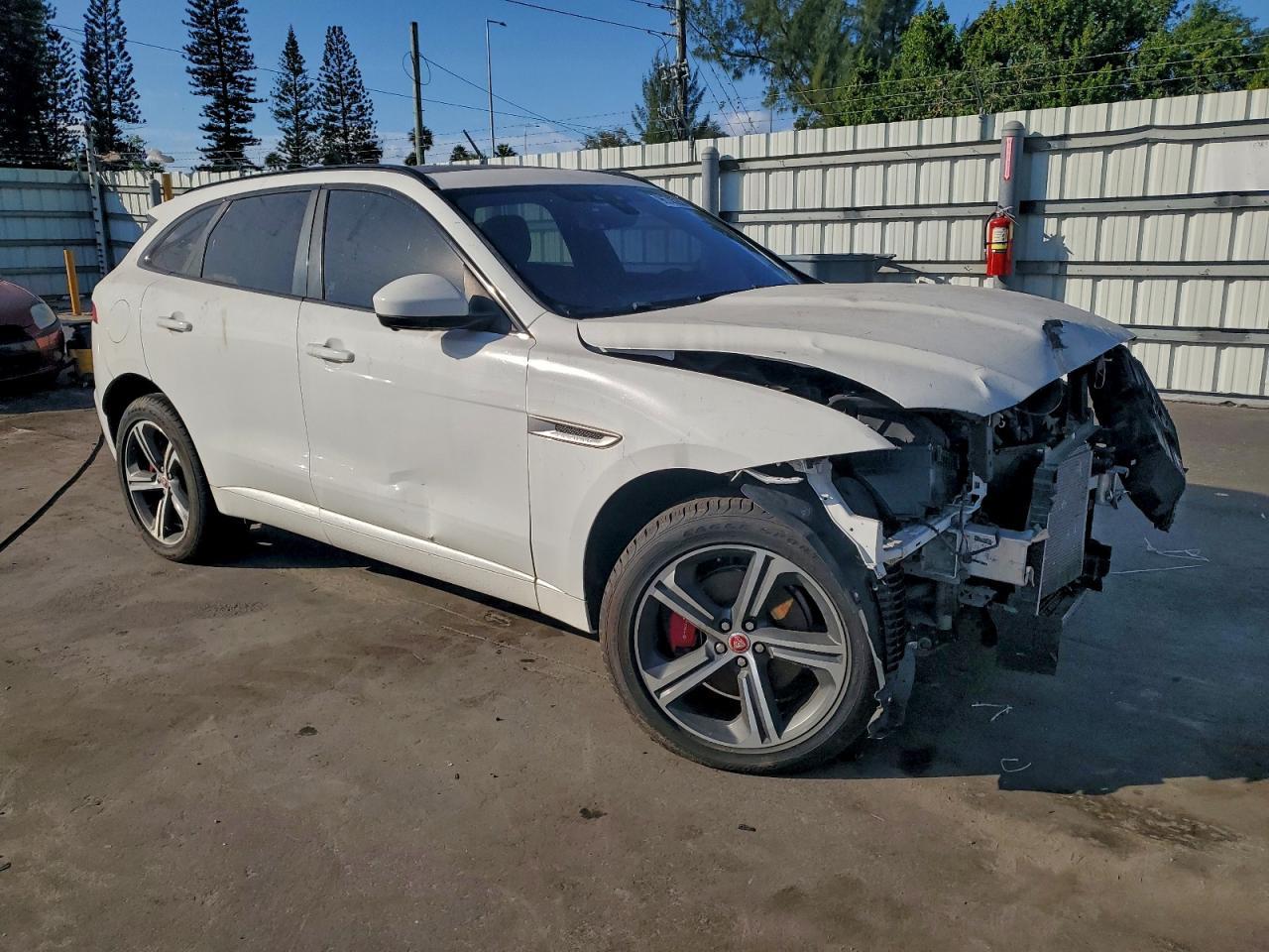 2017 JAGUAR F-Pace
