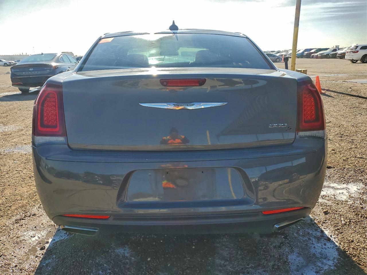 2019 CHRYSLER 300