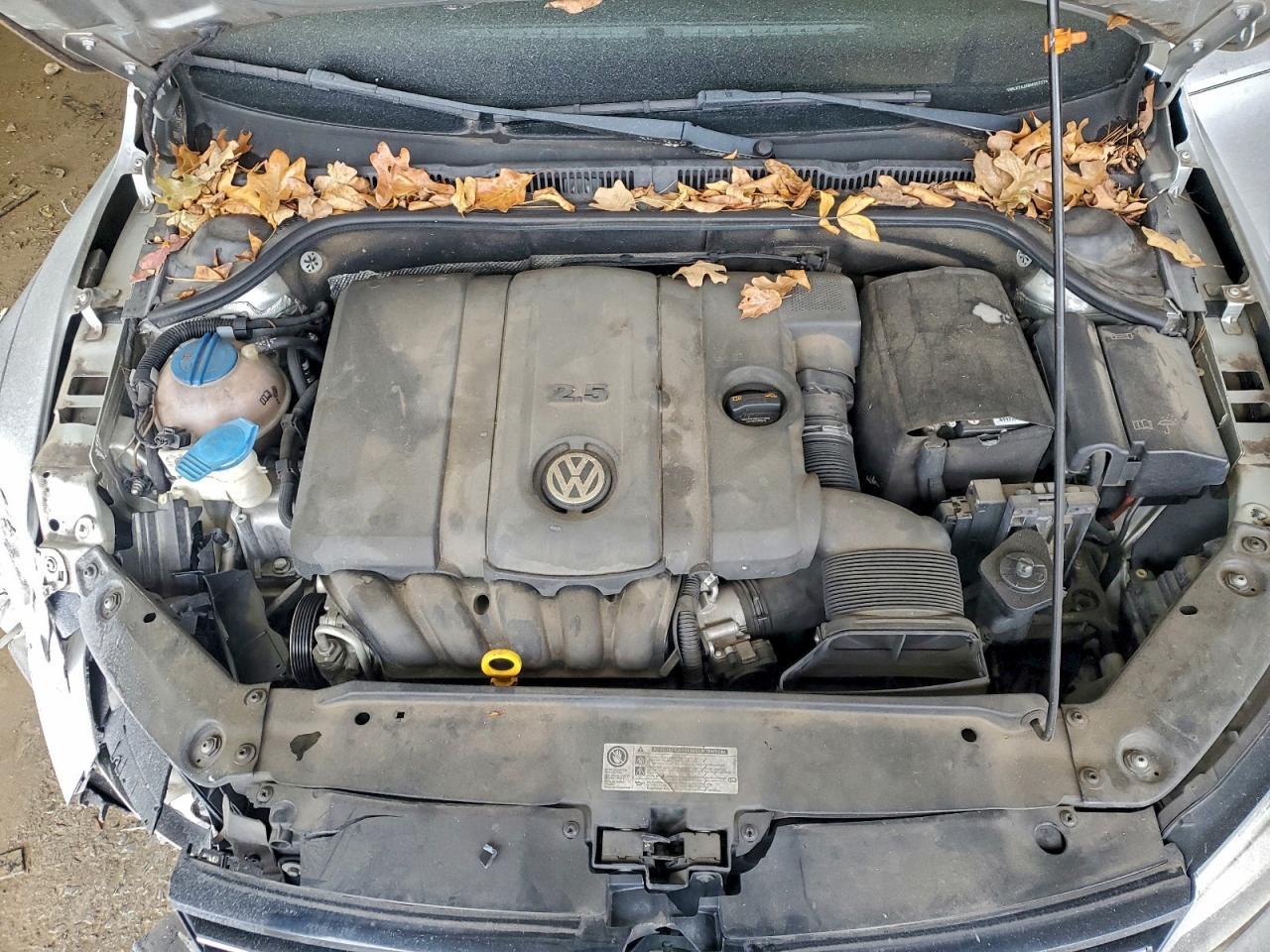 2011 VOLKSWAGEN JETTA