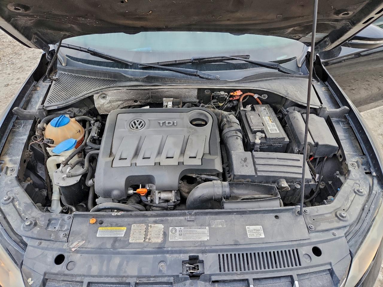 2012 VOLKSWAGEN Passat