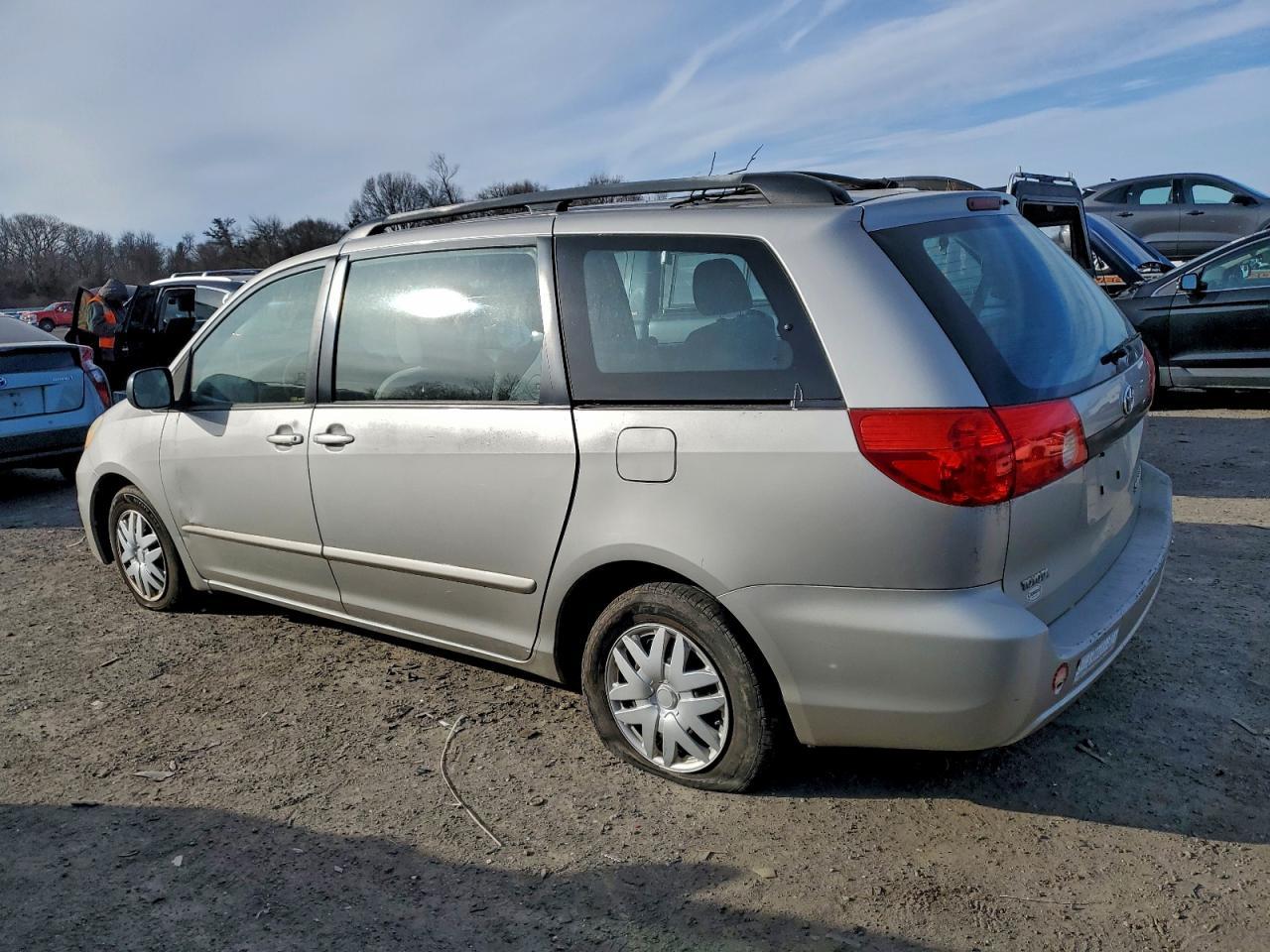 2010 TOYOTA SIENNA
