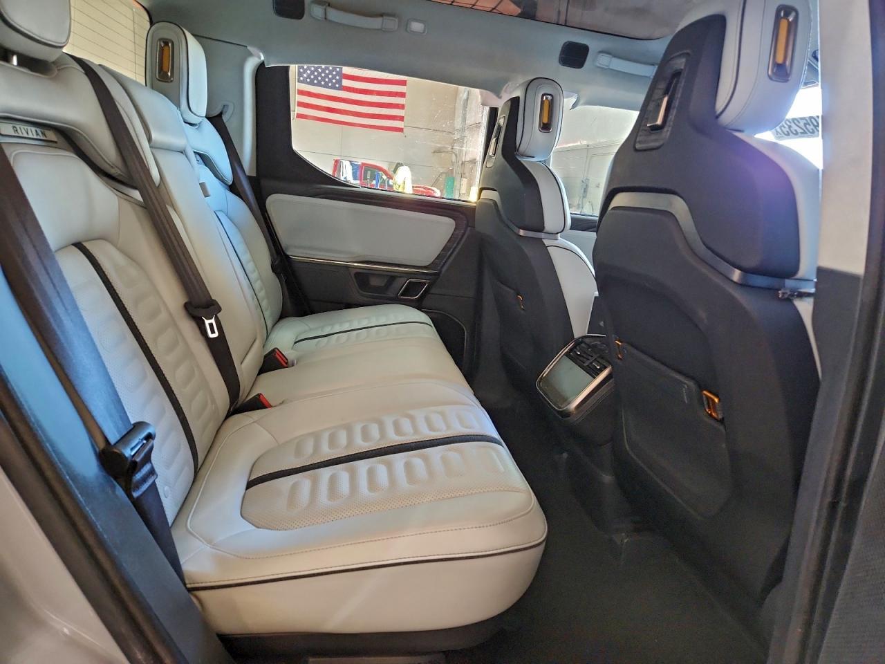 2022 RIVIAN R1t