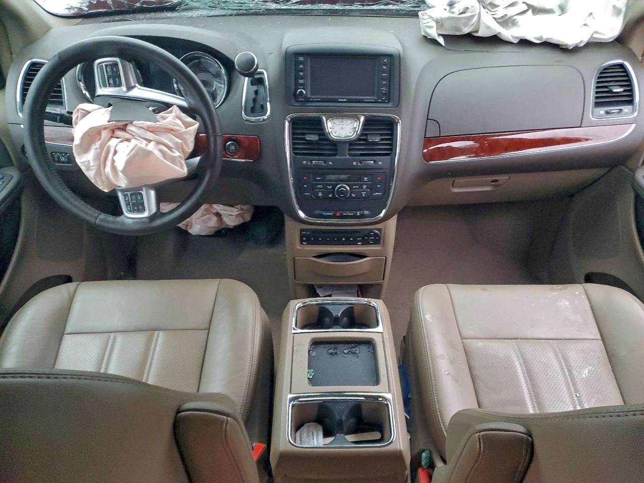 2012 CHRYSLER Town & Country