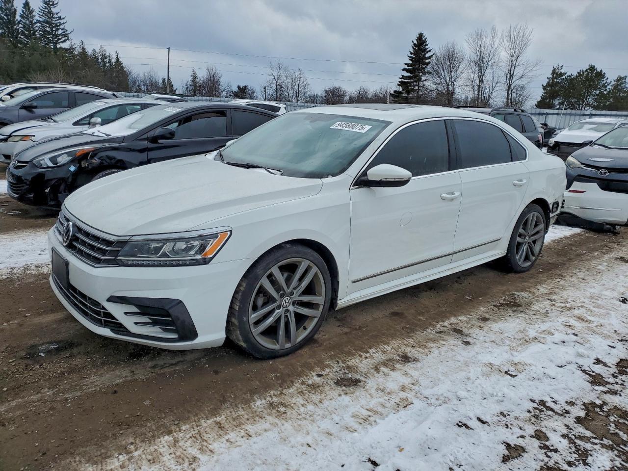 2016 VOLKSWAGEN Passat