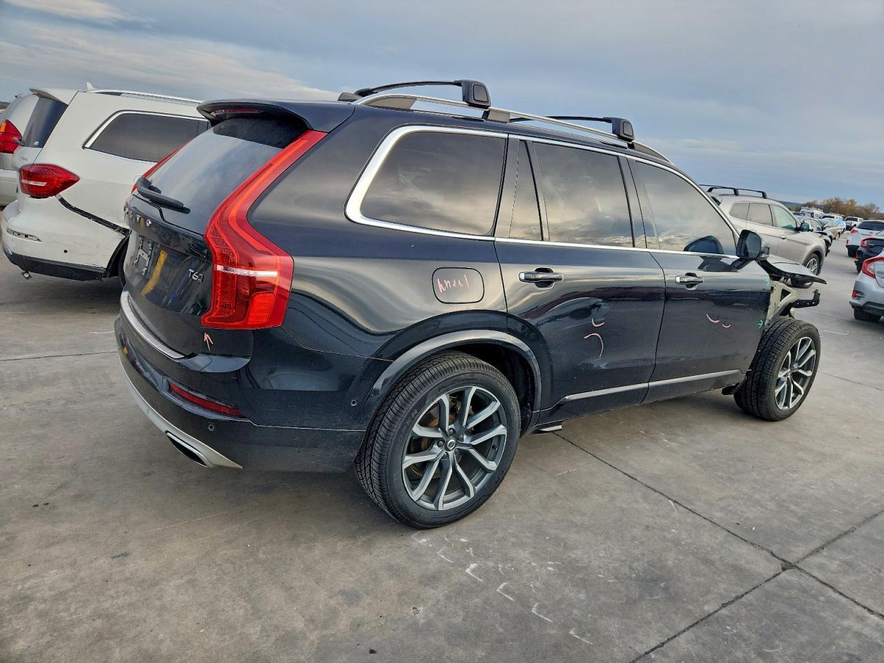 2017 VOLVO XC90