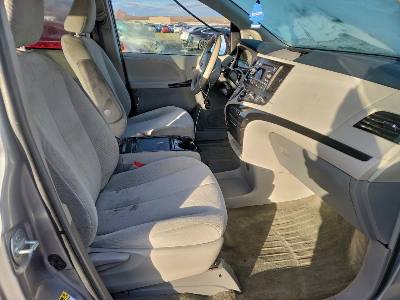 2012 TOYOTA SIENNA
