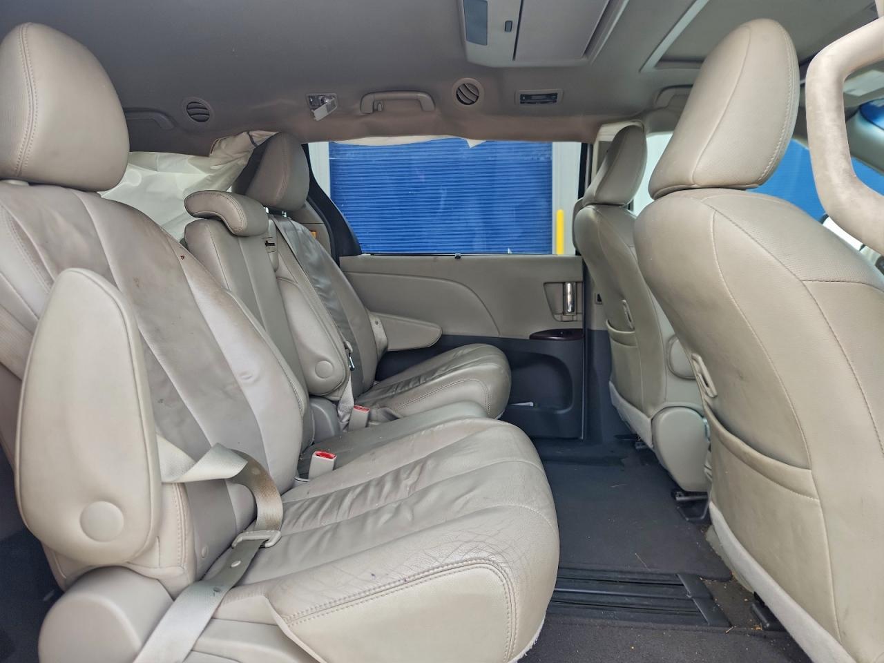 2012 TOYOTA SIENNA