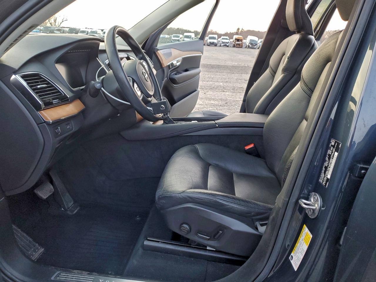 2022 VOLVO XC90