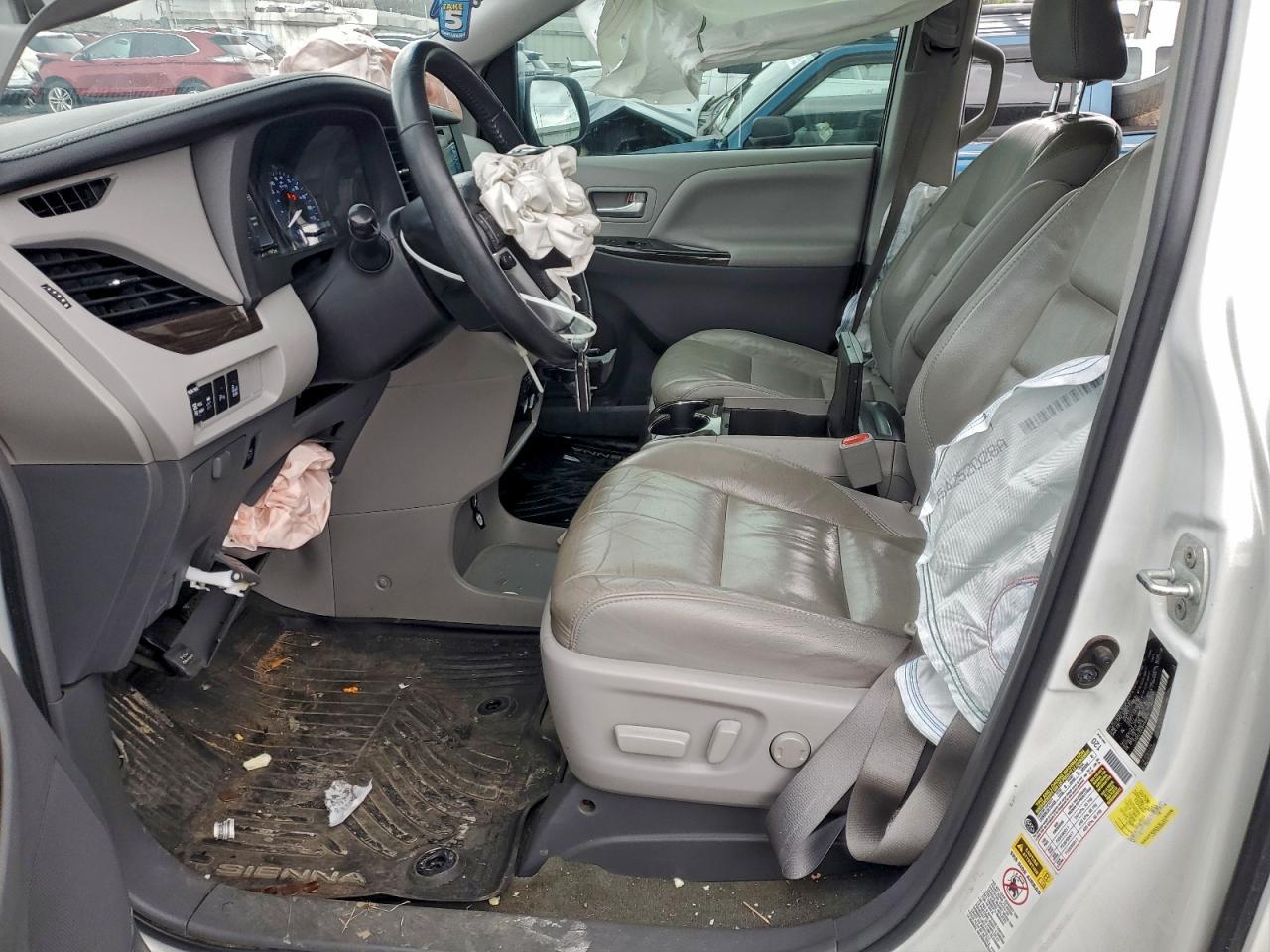2017 TOYOTA SIENNA