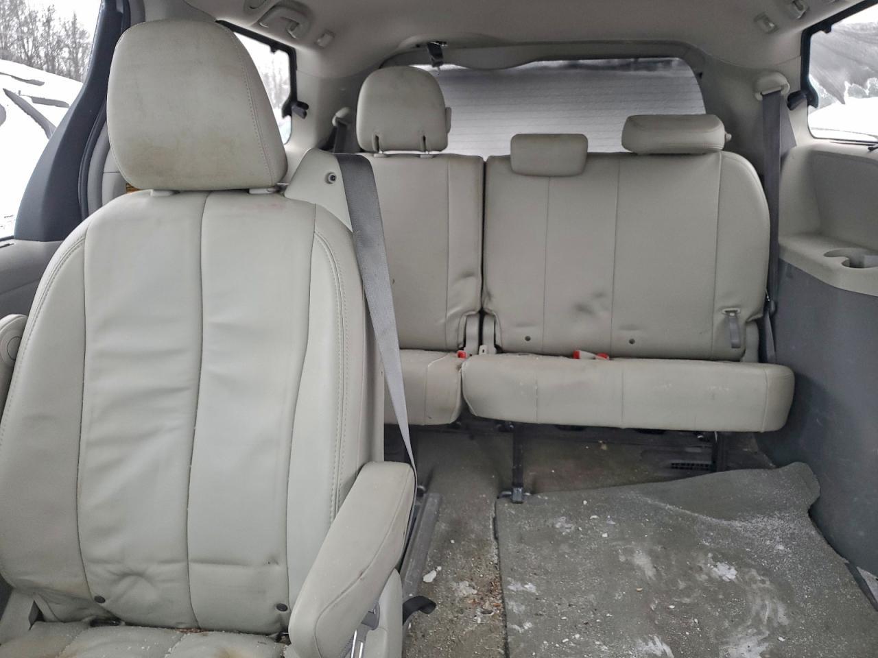 2014 TOYOTA SIENNA