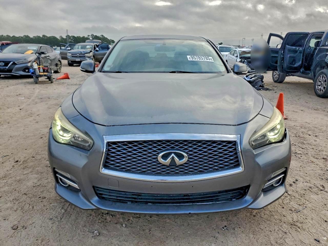 2015 INFINITI Q50