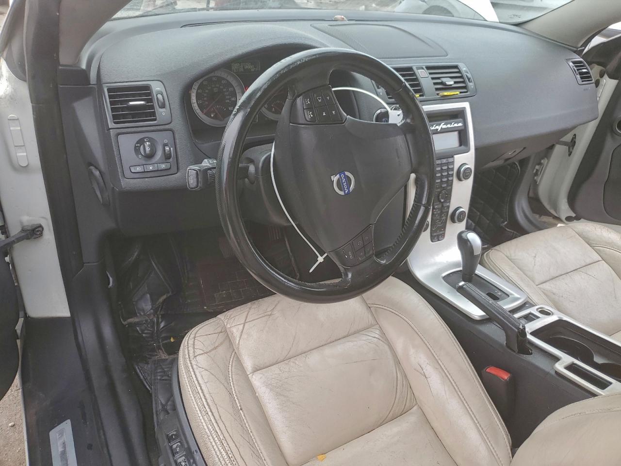 2011 VOLVO C70