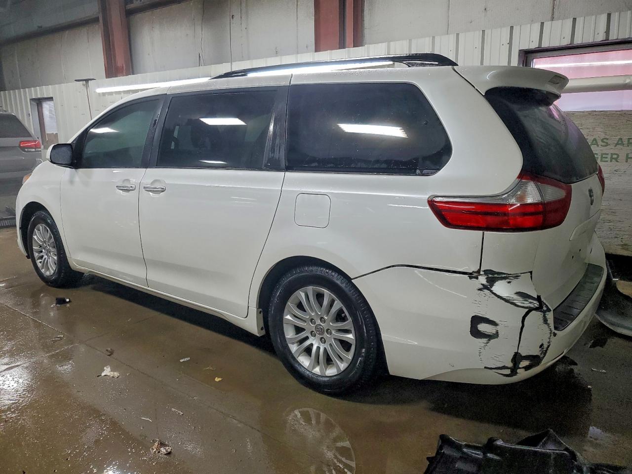 2016 TOYOTA SIENNA