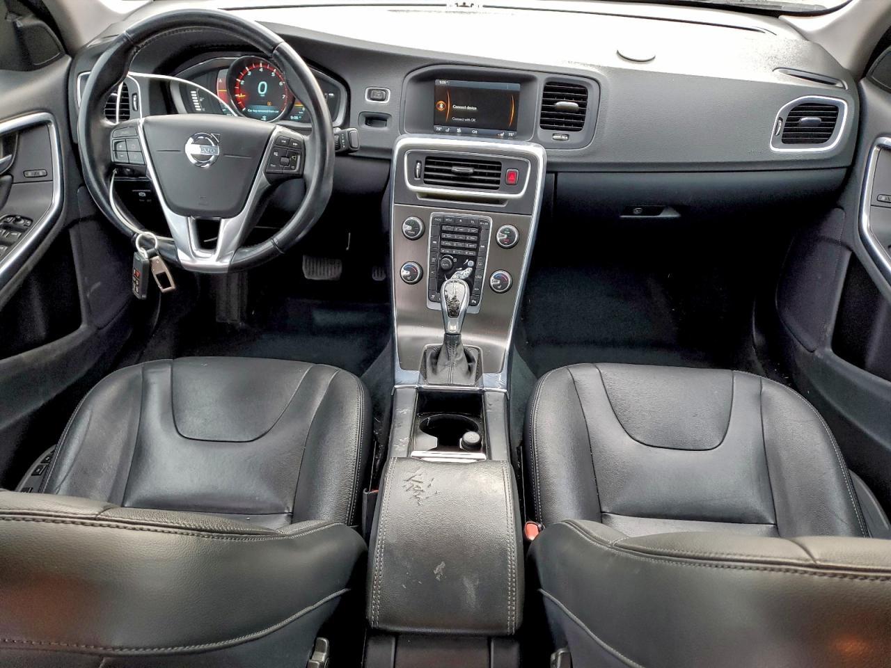 2015 VOLVO S60