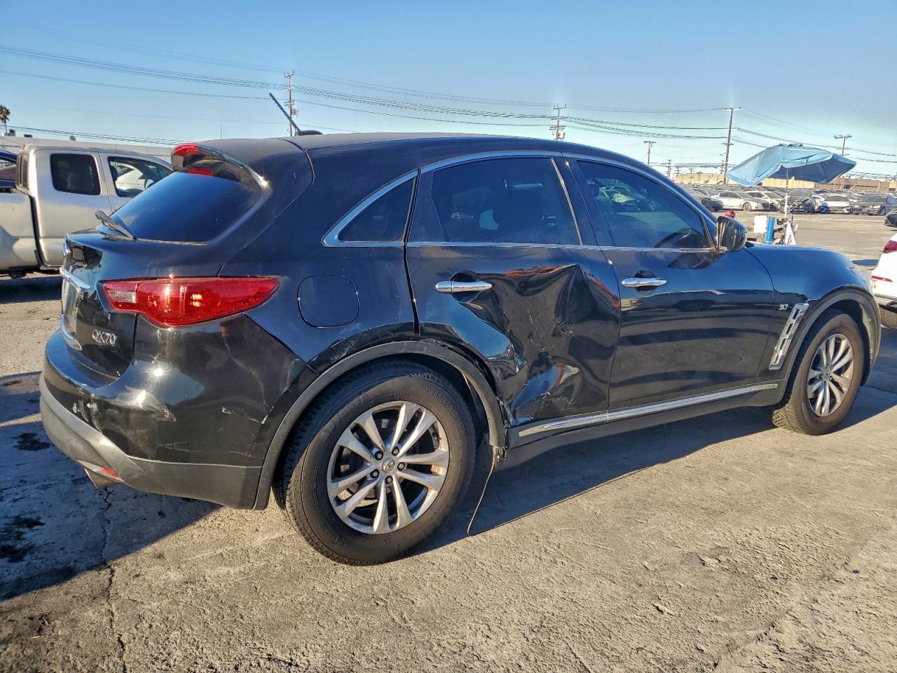 2017 INFINITI QX70