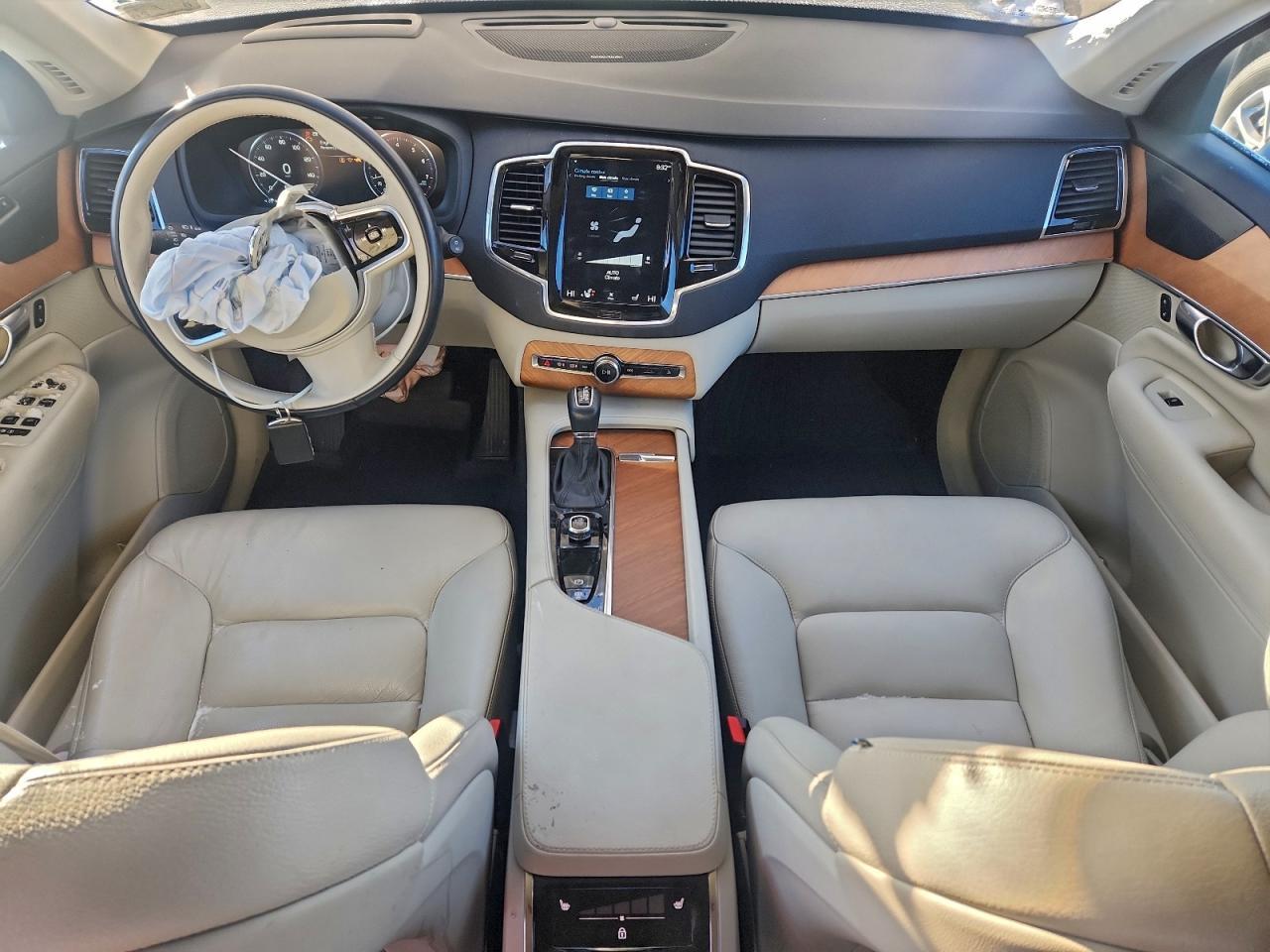 2022 VOLVO XC90