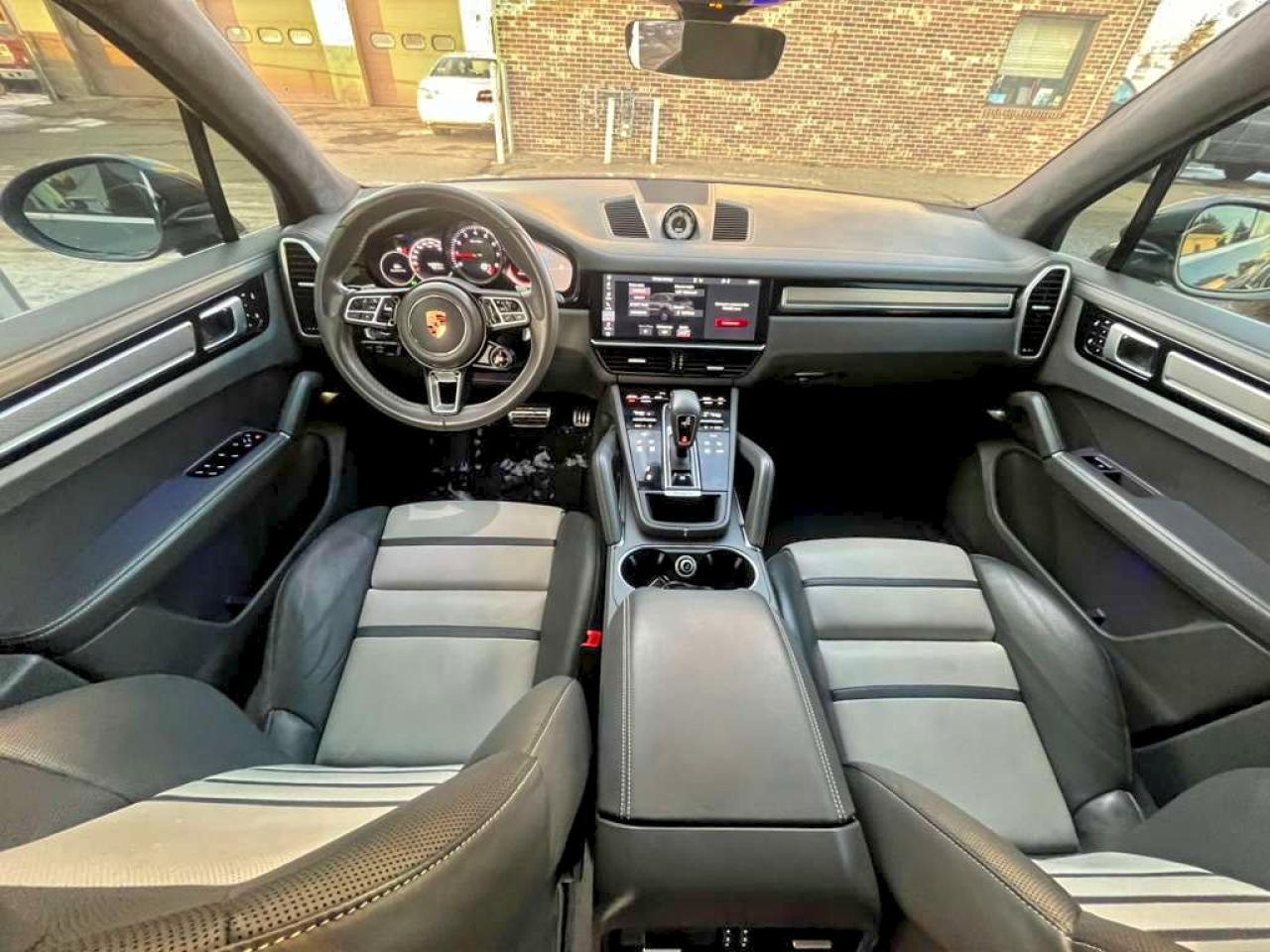 2020 PORSCHE CAYENNE