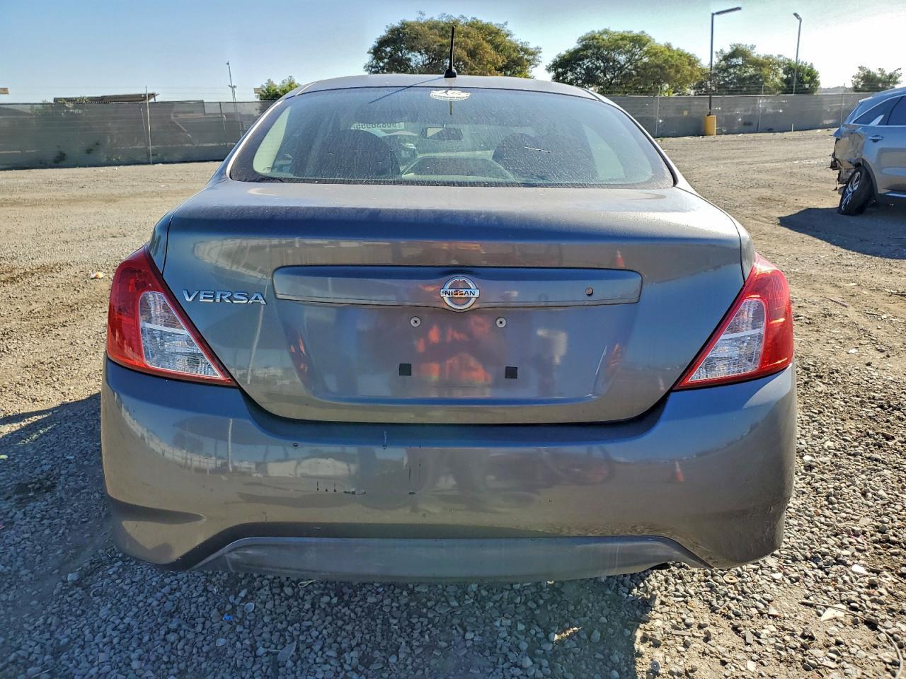 2017 NISSAN VERSA