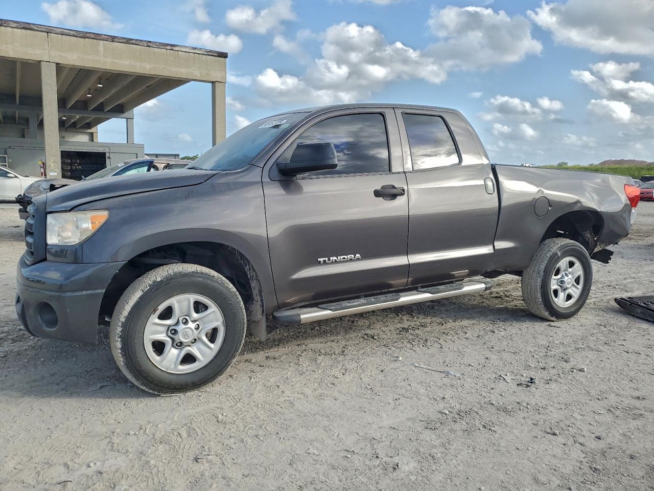 2011 TOYOTA TUNDRA