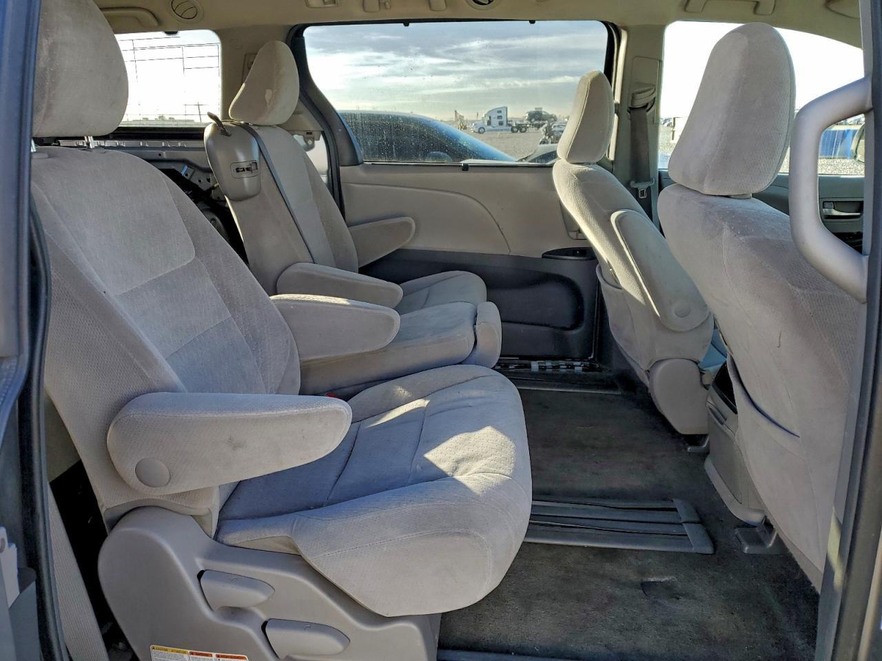 2017 TOYOTA SIENNA