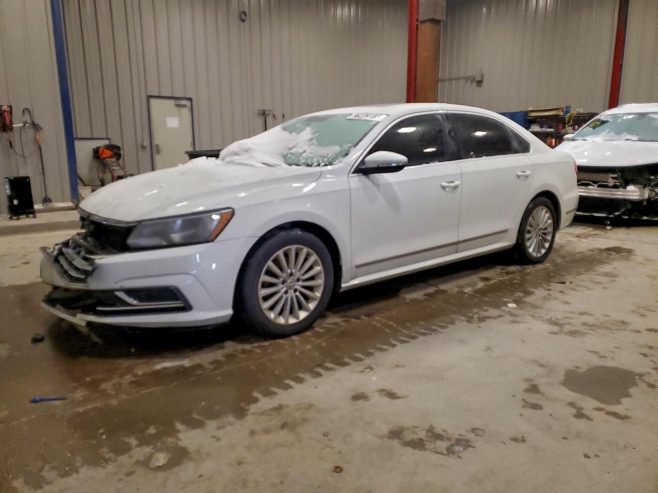 2016 VOLKSWAGEN Passat