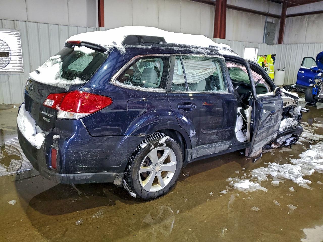 2014 SUBARU Outback