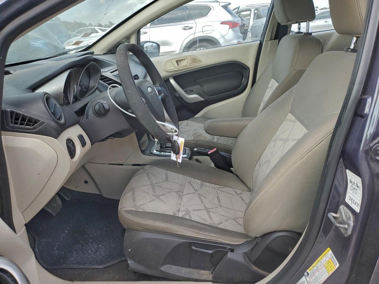 2013 FORD Fiesta