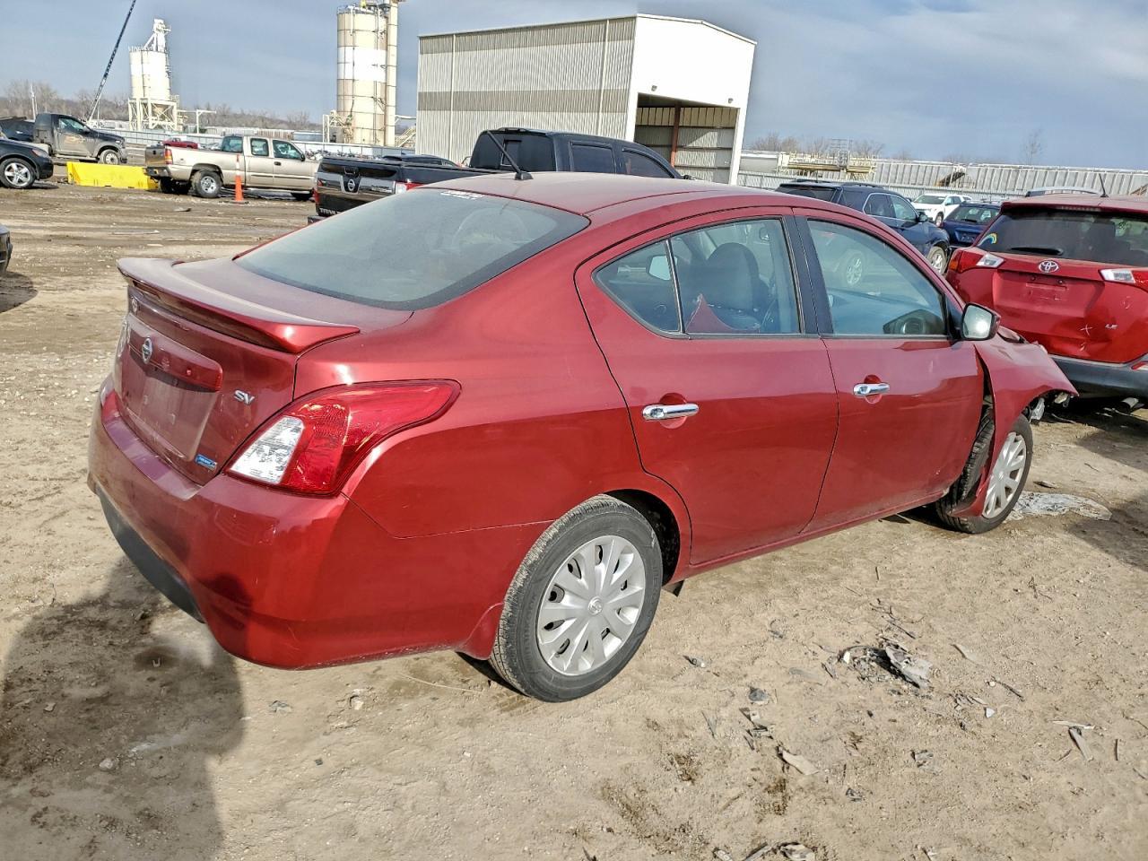 2016 NISSAN VERSA