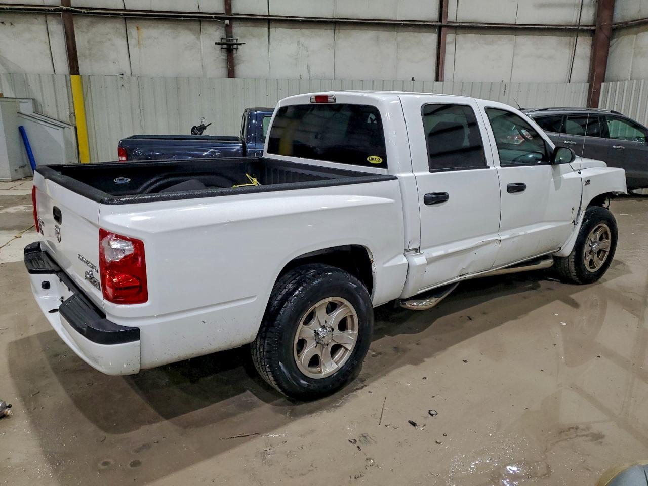 2011 DODGE Dakota