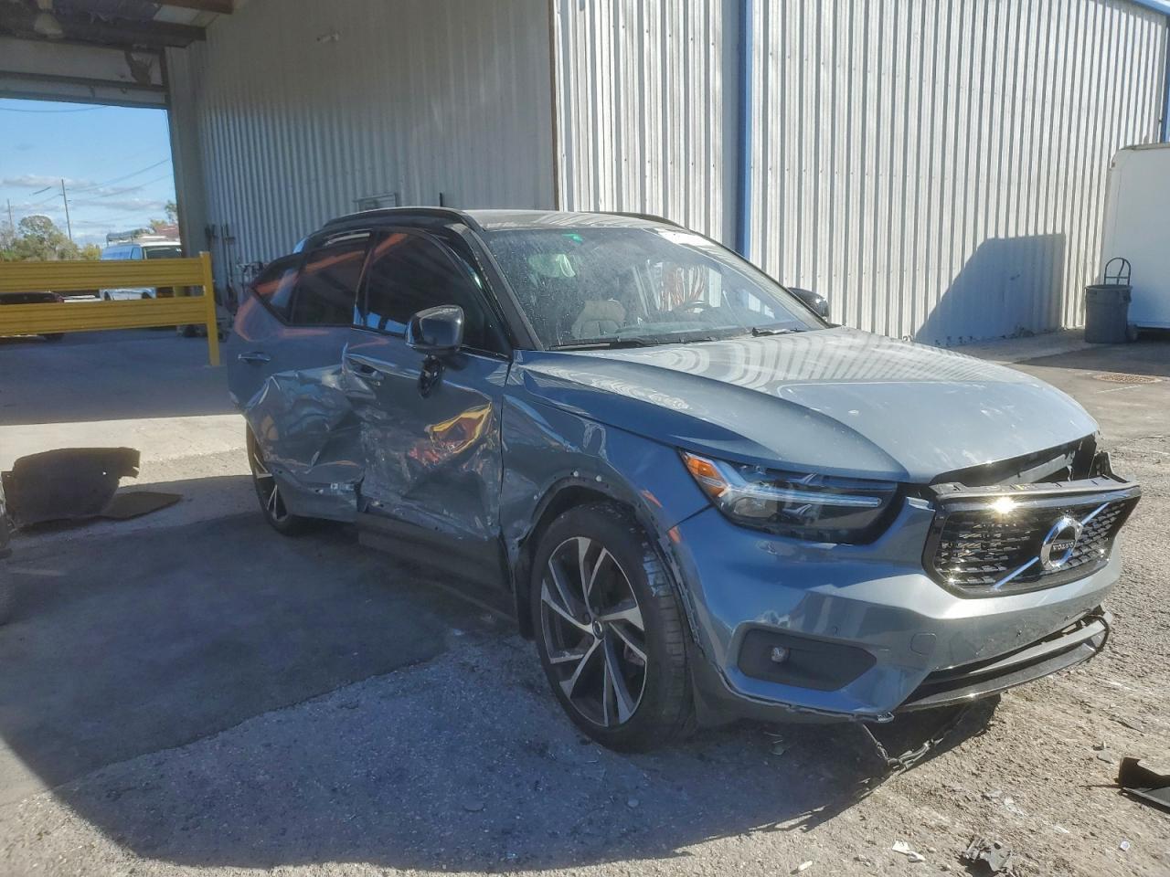 2020 VOLVO XC40
