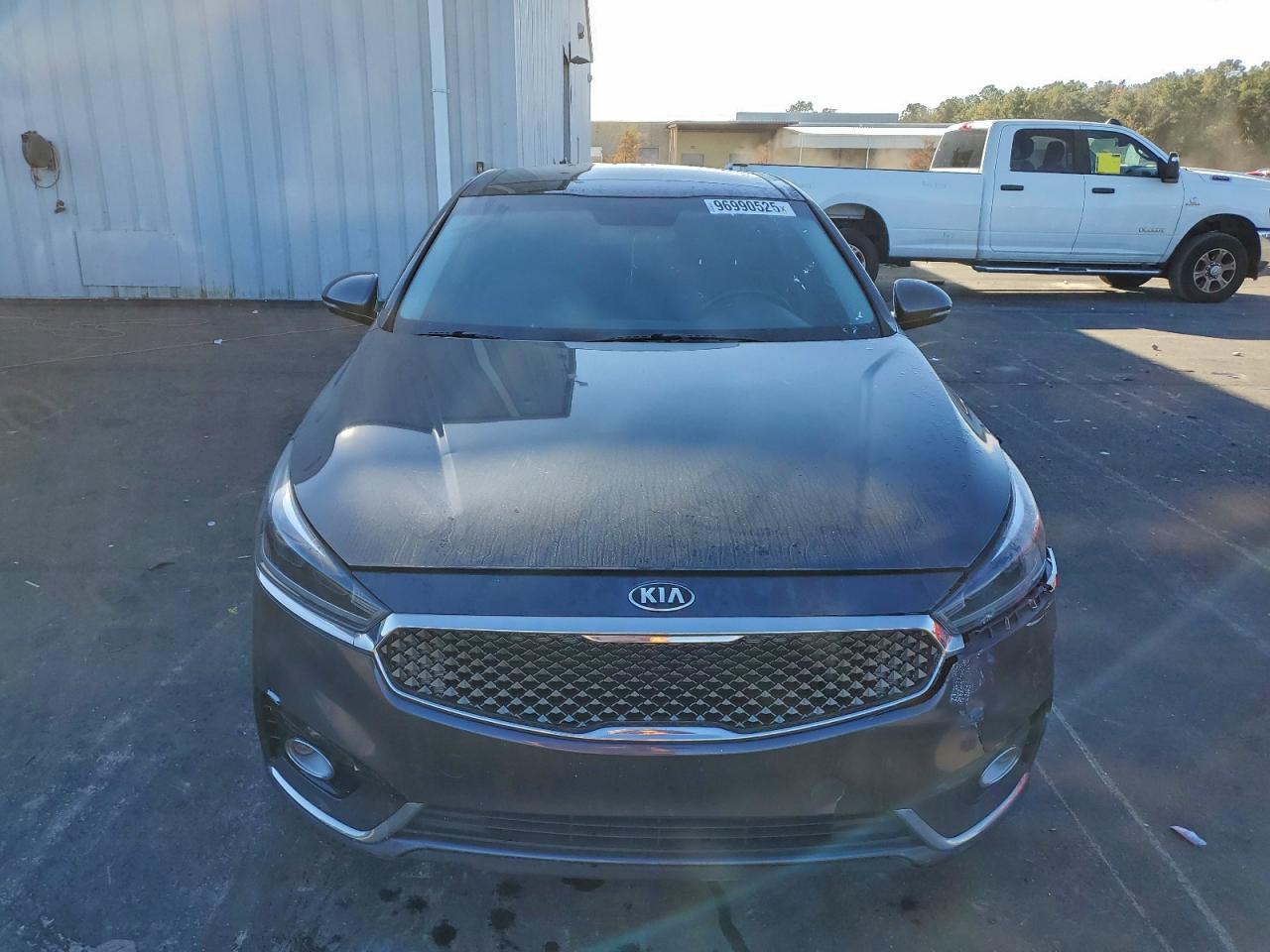 2017 KIA Cadenza