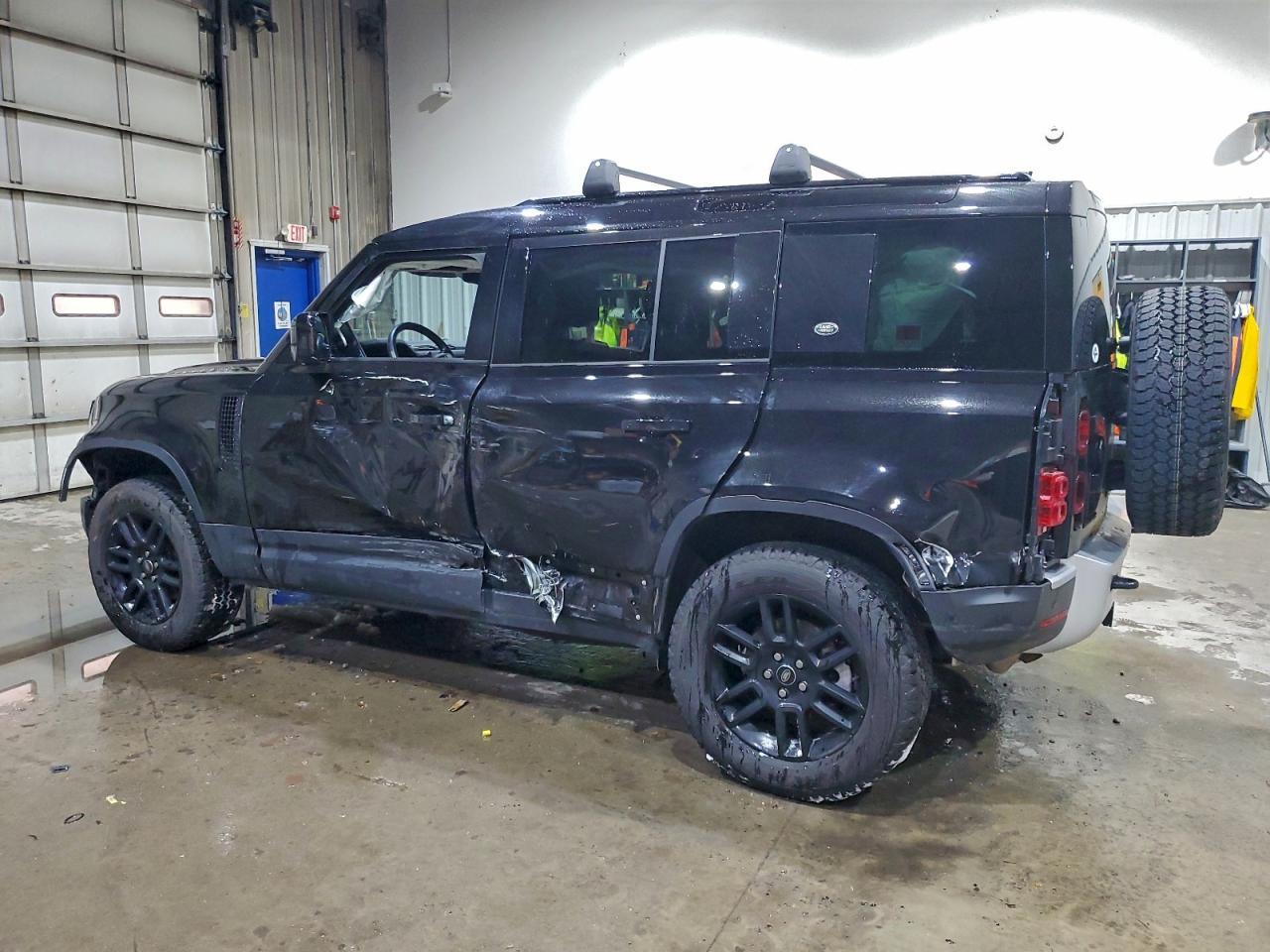2024 LAND ROVER Defender