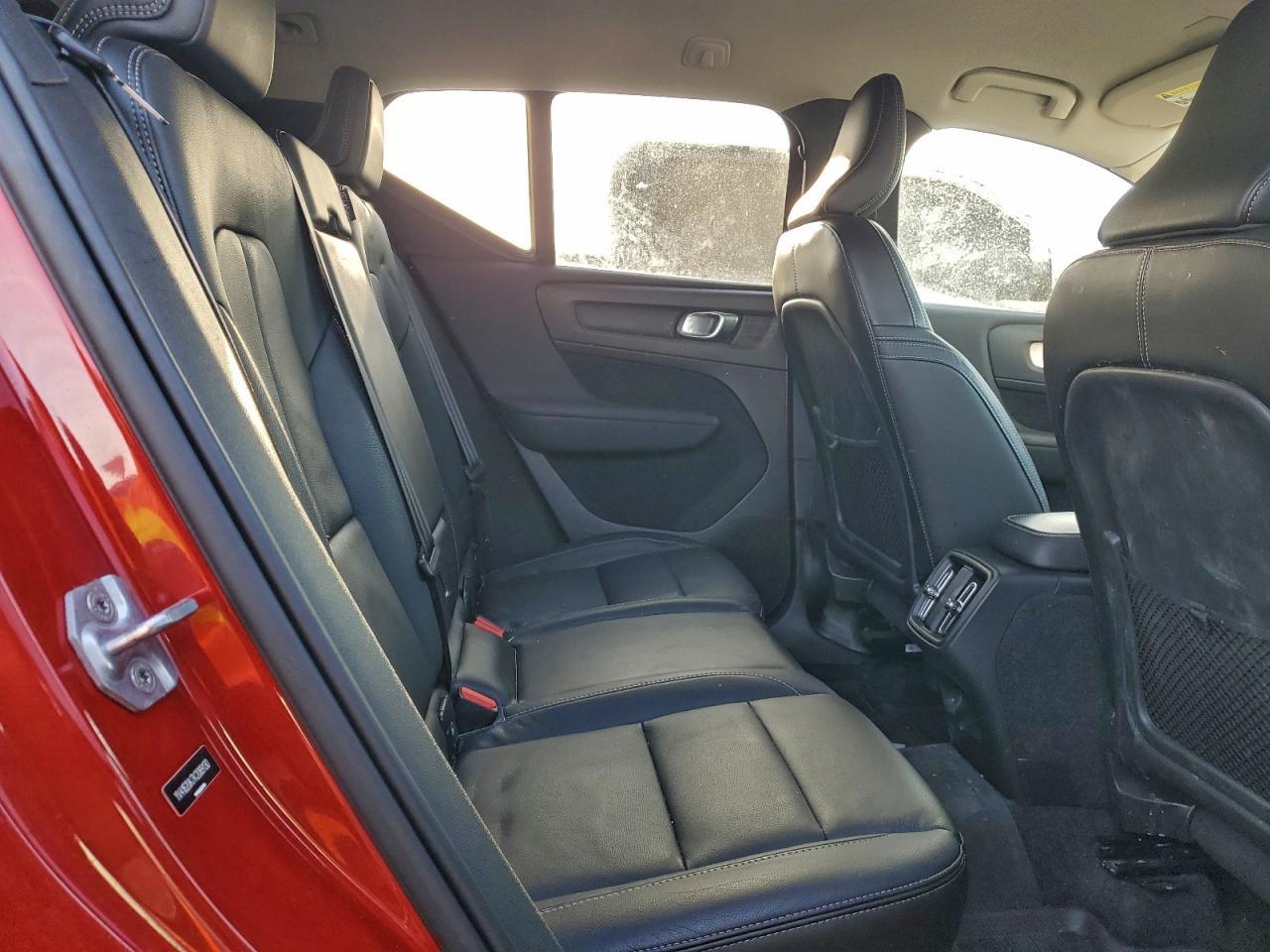 2019 VOLVO XC40